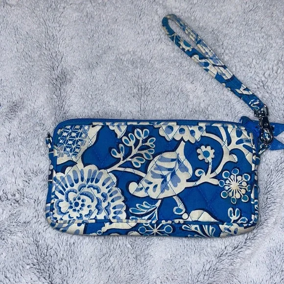 SOLD Vera Bradley wristlet/phone holder - Picture 2 of 3
